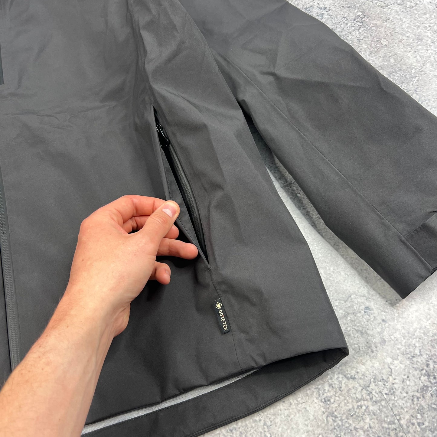 Stone Island Dark Grey Stellina Goretex Jacket Medium 22.75” BNWT
