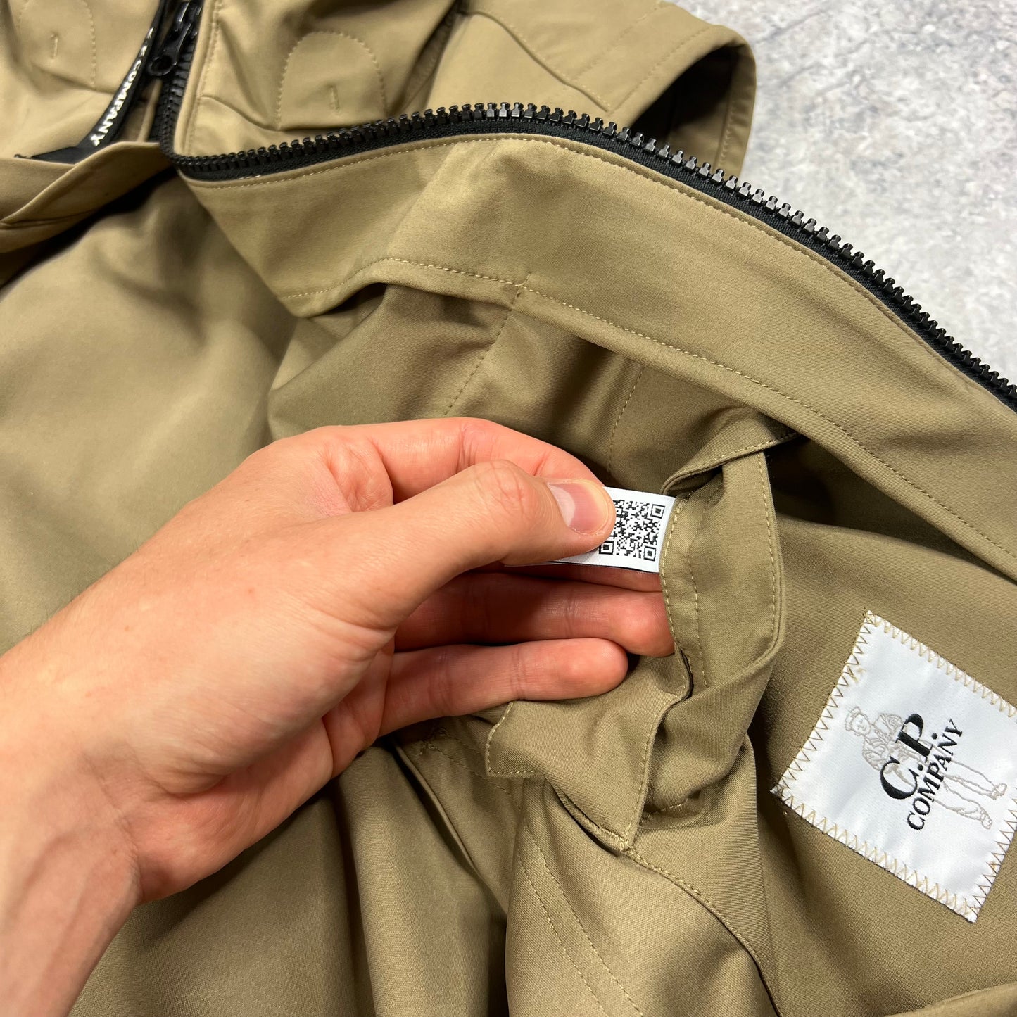 CP Company Tan Shell R Lens Gilet 50 Large 22”