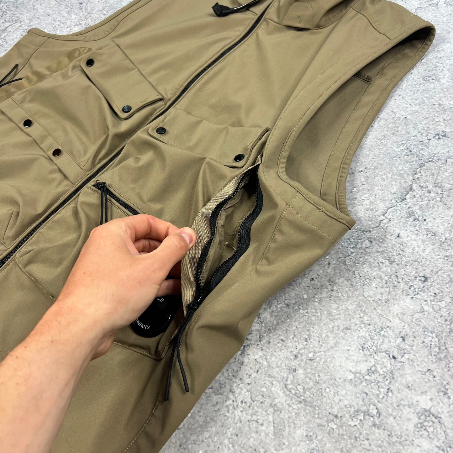 CP Company Tan Shell R Lens Gilet 50 Large 22”