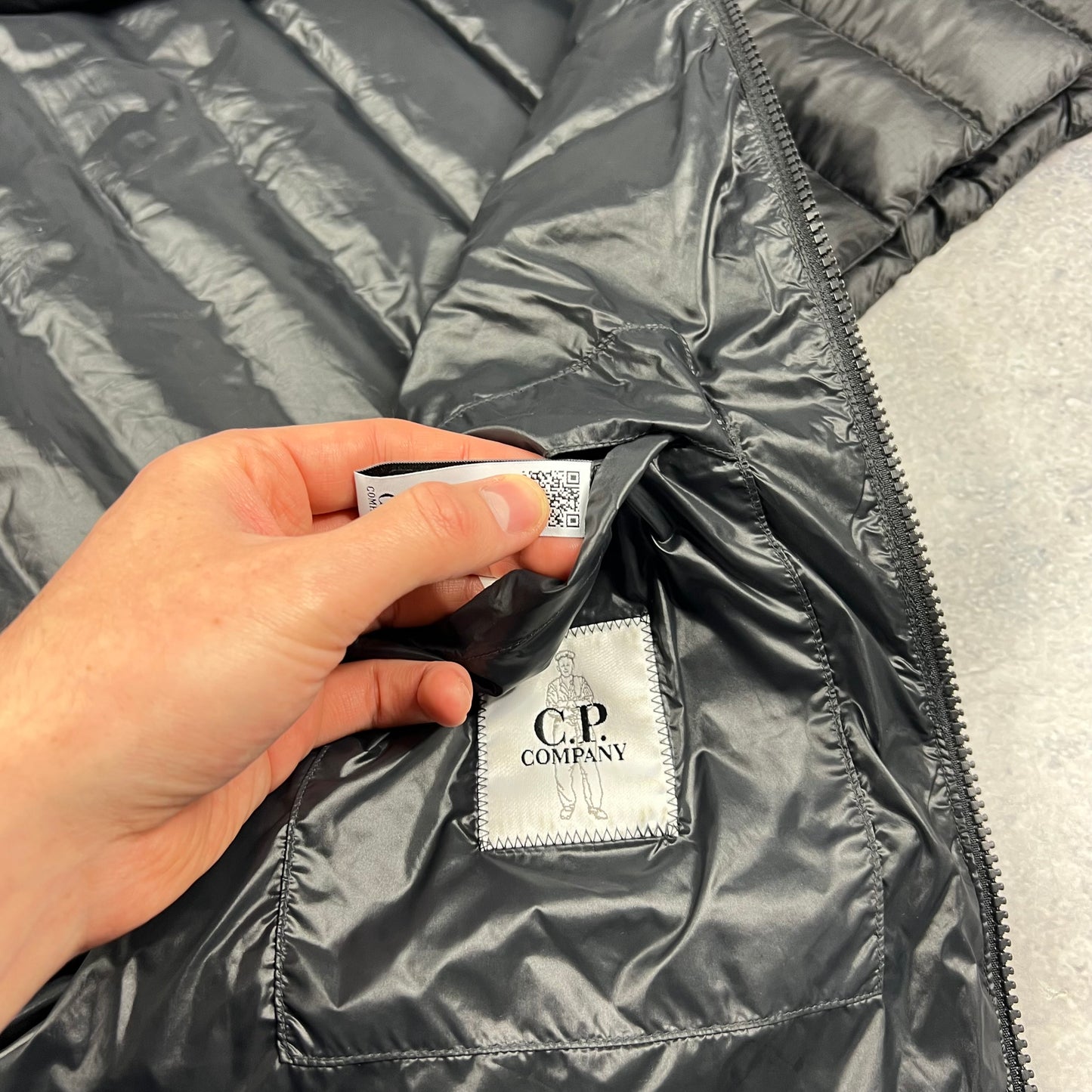 CP Company Black DD Shell Down Lens Gilet Large 22.75”