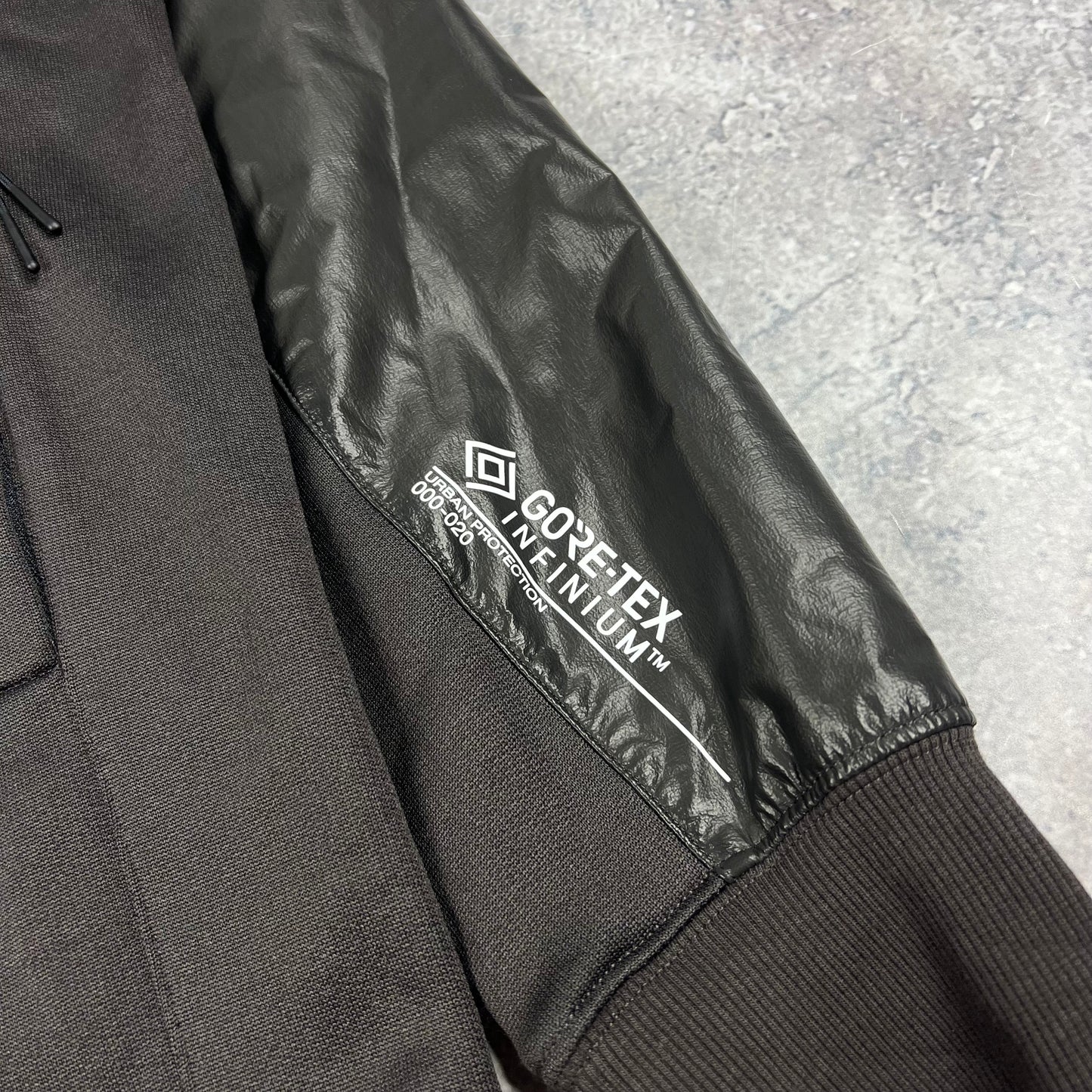 CP Company Metropolis Goretex Hoodie Large 22.75” BNWT