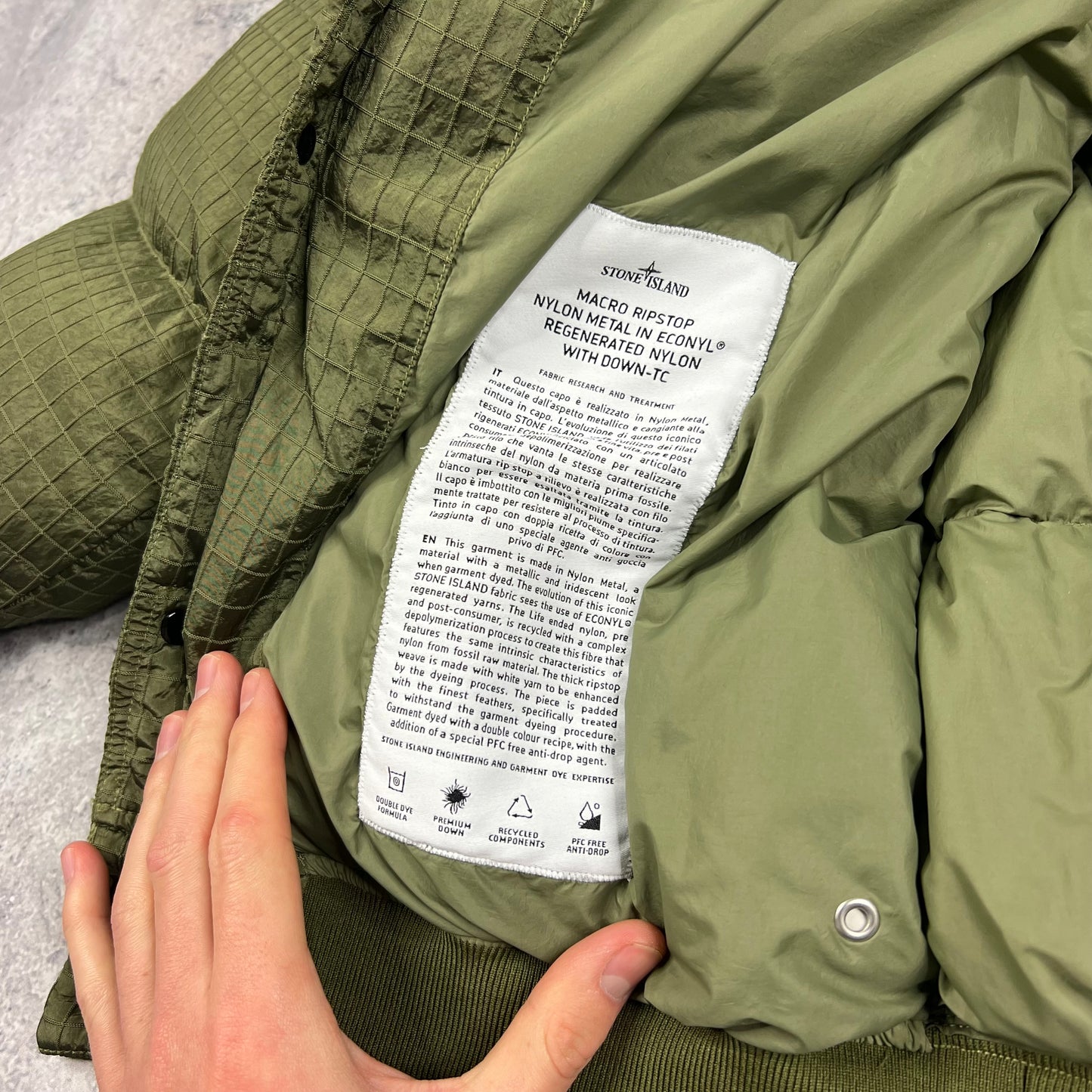 Stone Island Macro Nylon Metal Ripstop Down Jacket Medium 23”