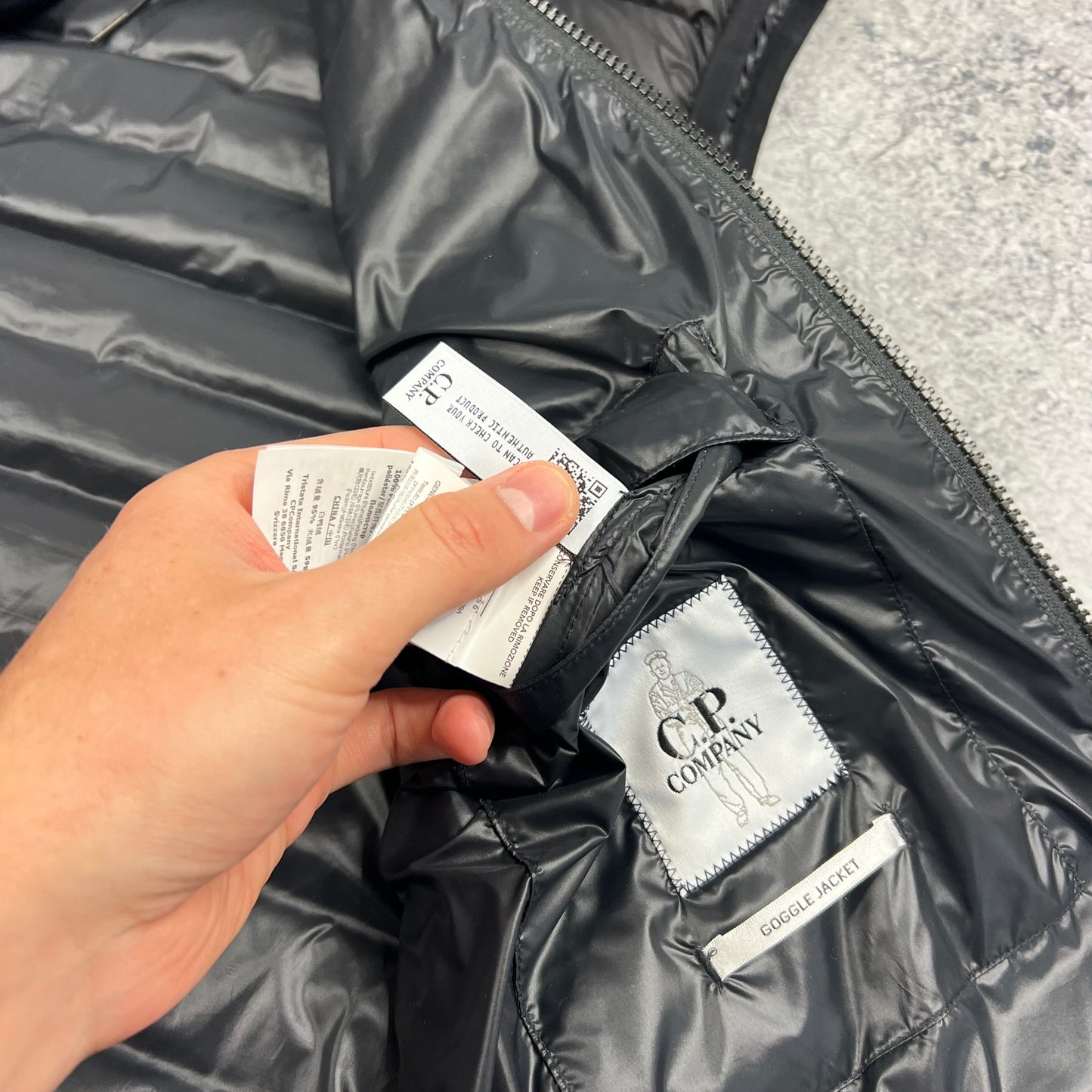 CP Company DD Shell Black Down Goggle Gilet 48- Medium 22”