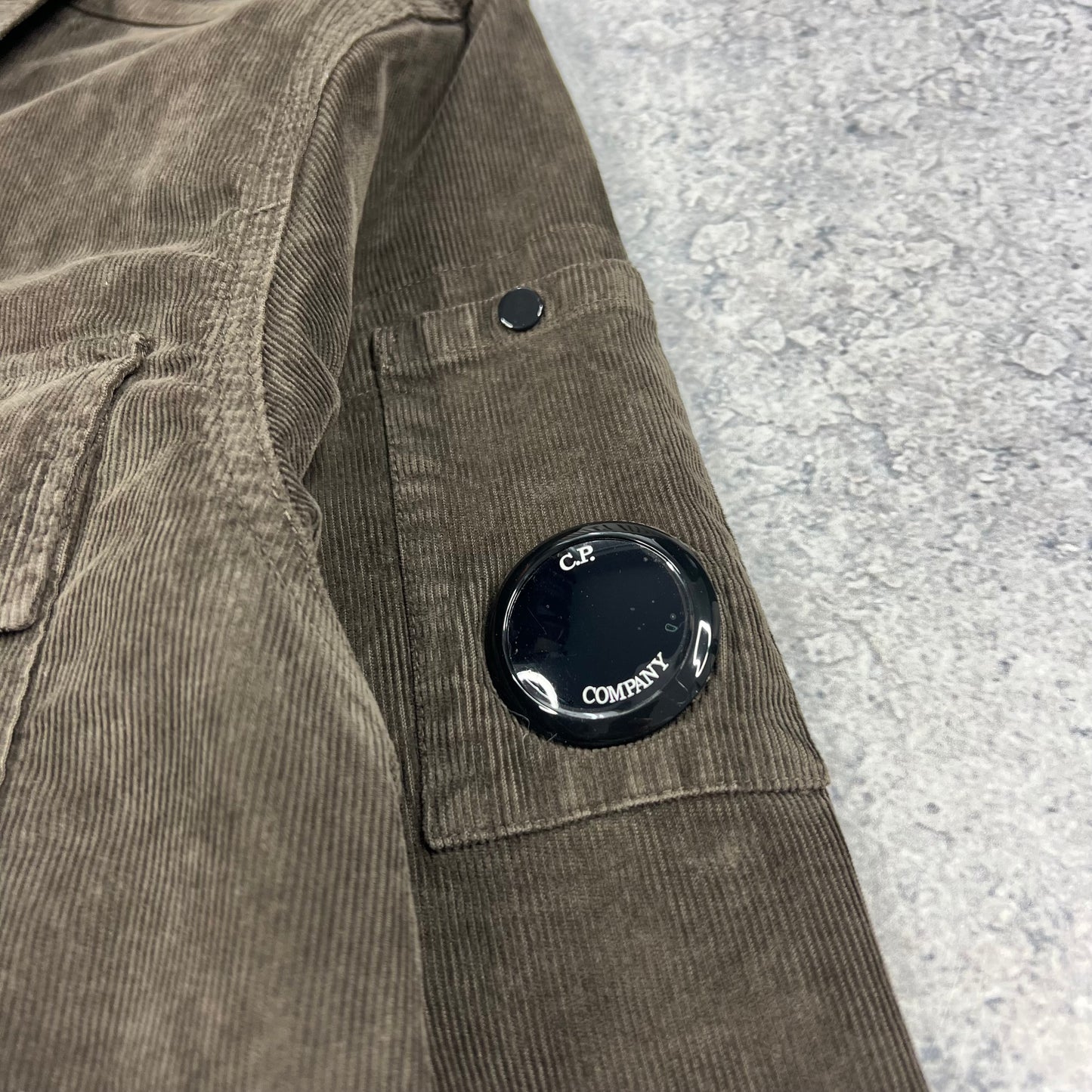 CP Company Khaki Corduroy Lens Overshirt Small 20.25” BNWT