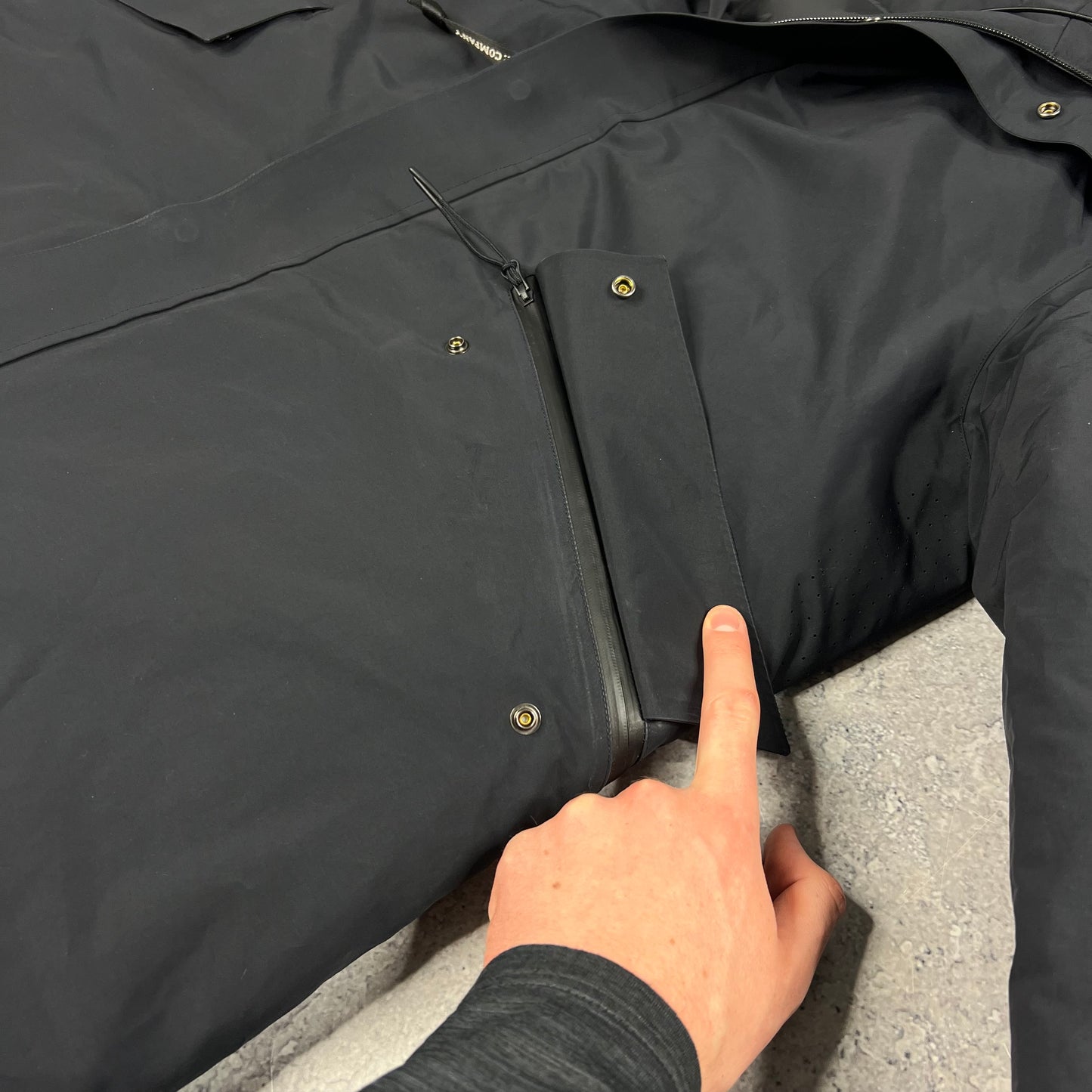 CP Company Navy Micro M Down Parka Large 25.5”