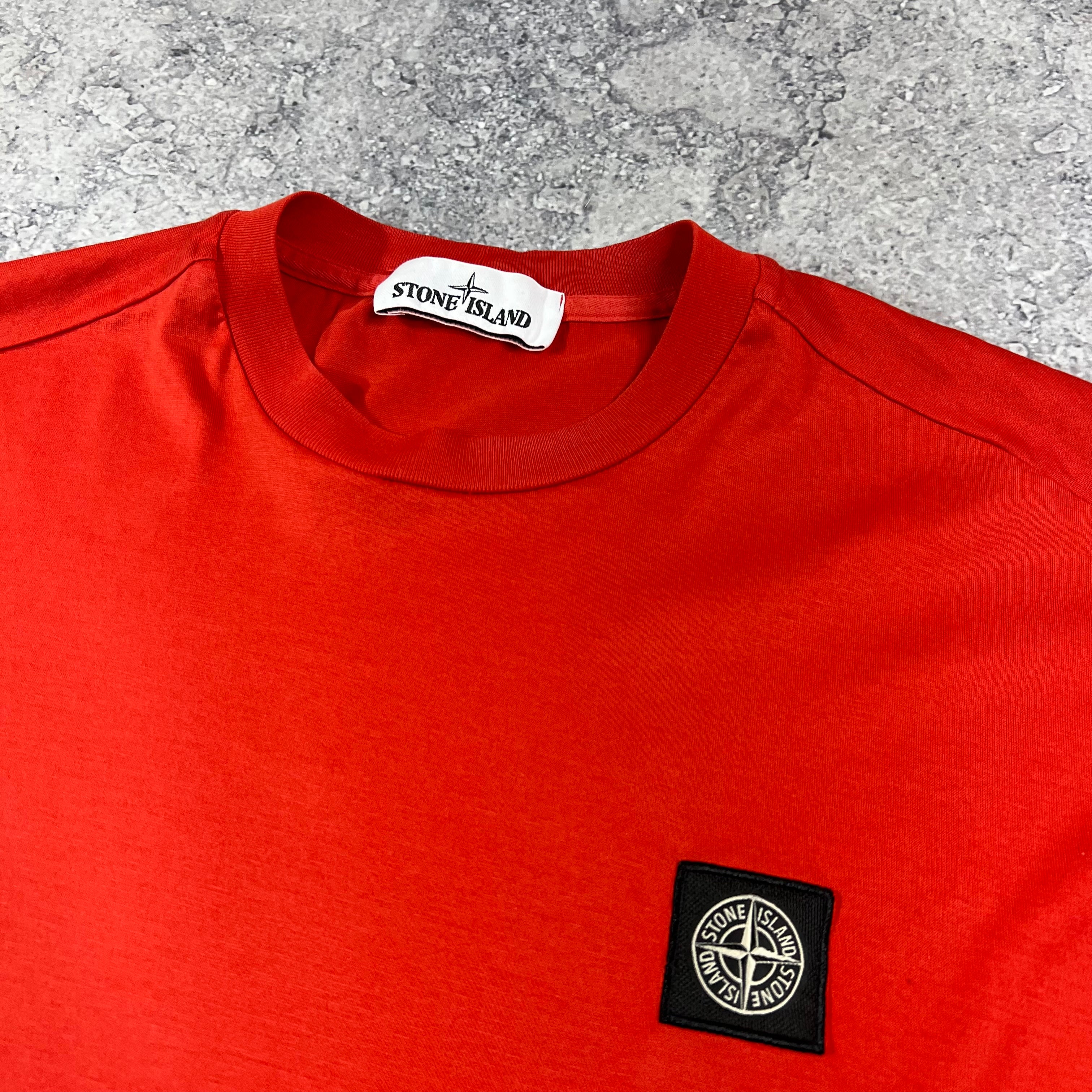 Stone island red t on sale shirt