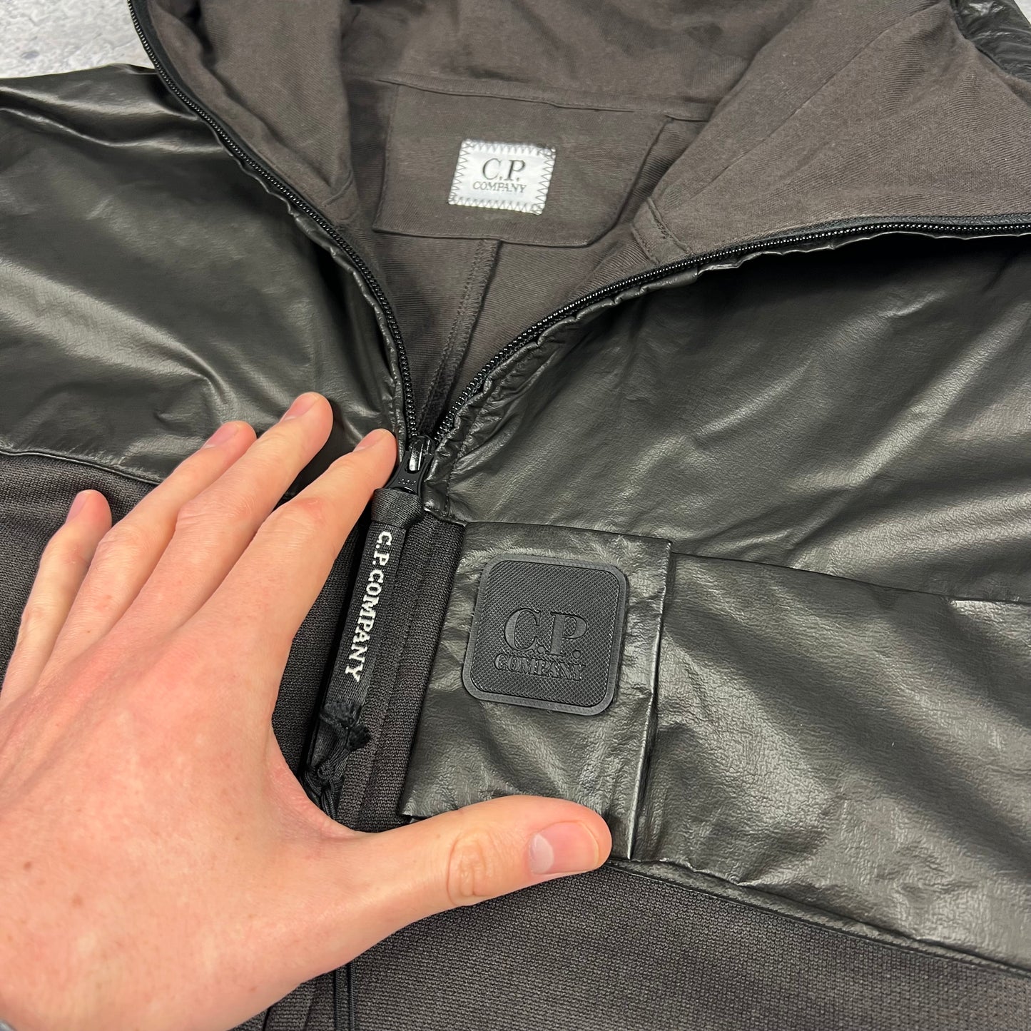 CP Company Metropolis Goretex Hoodie Large 22.75” BNWT