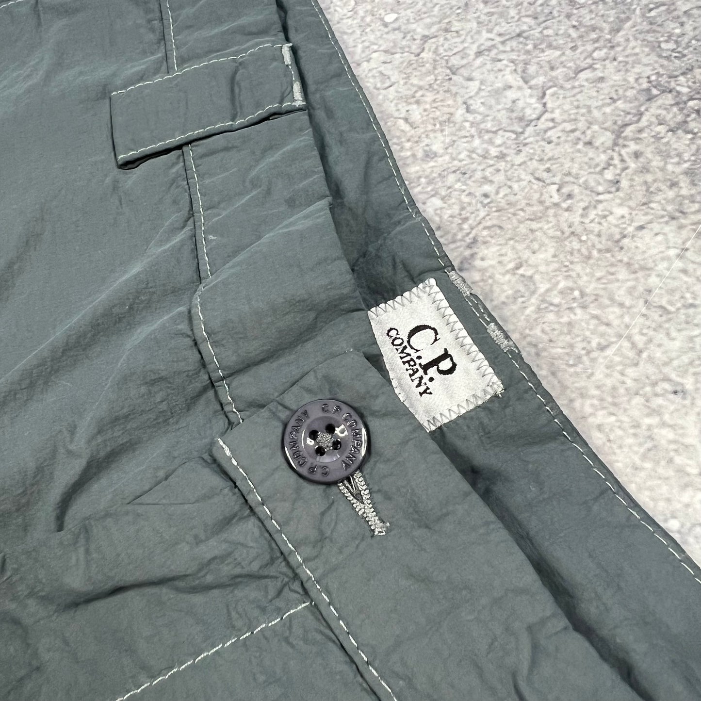 CP Company Grey Metropolis Flatt Nylon Cargo Shorts Size 46- W30-/31” BNWT