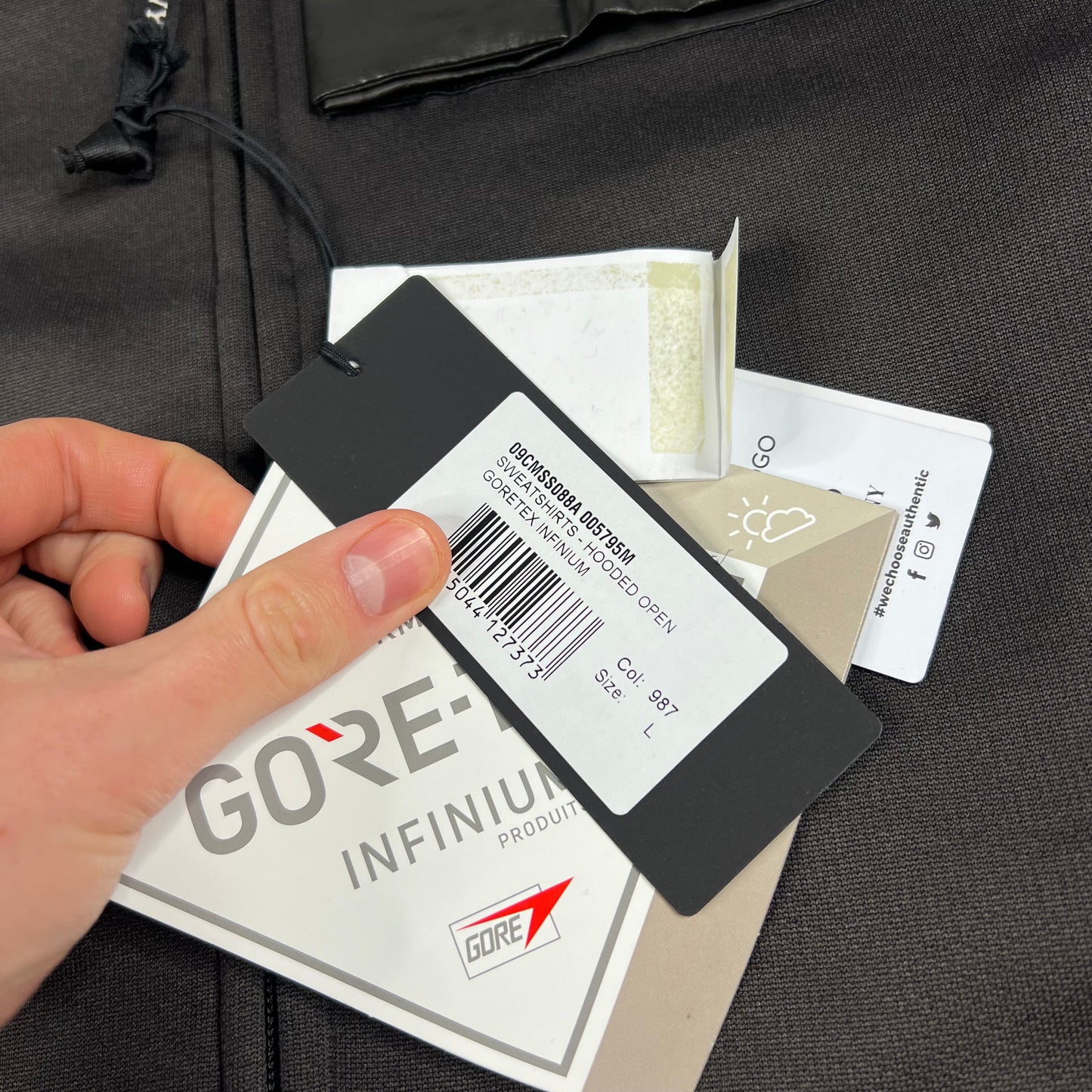 CP Company Metropolis Goretex Hoodie Large 22.75” BNWT