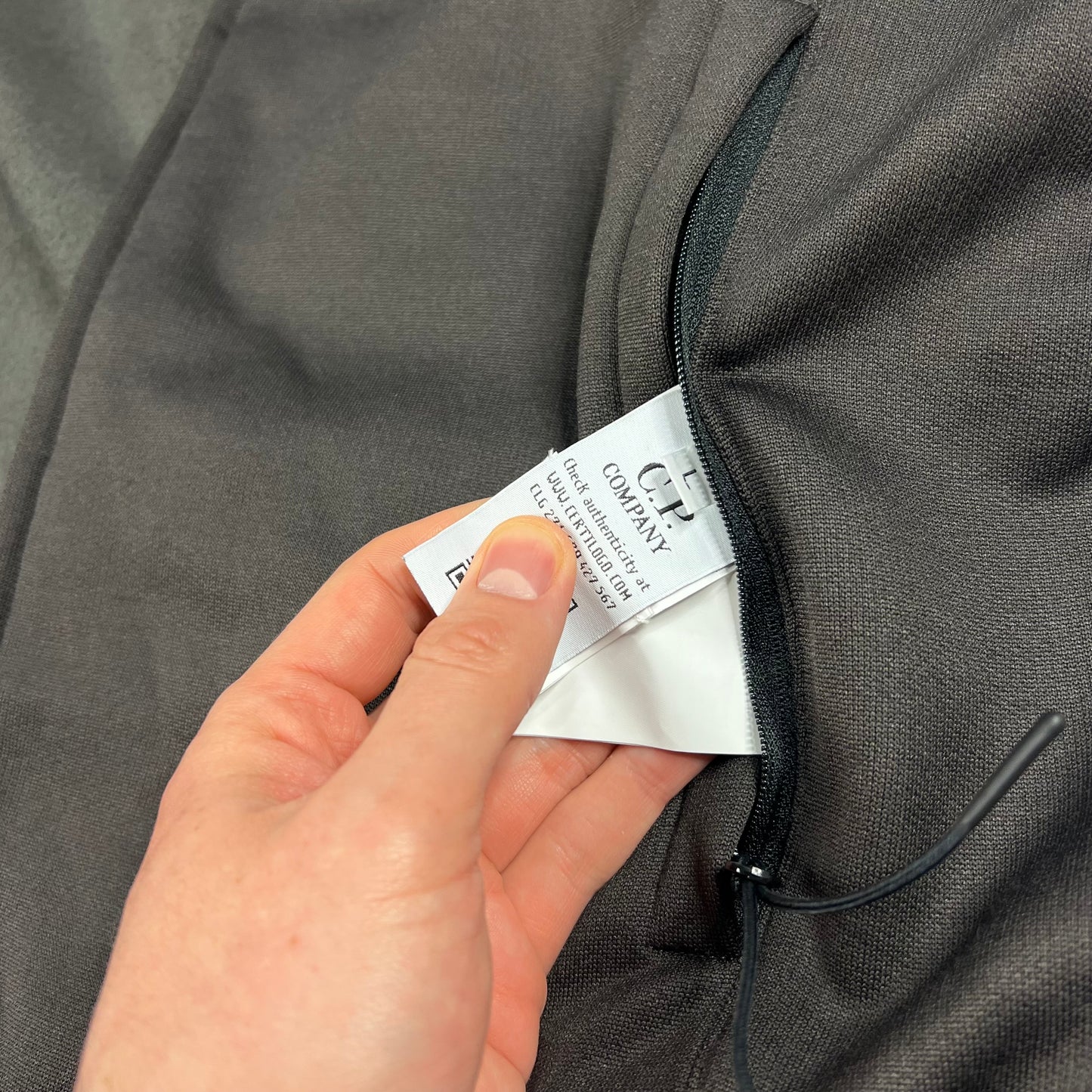 CP Company Metropolis Goretex Hoodie Large 22.75” BNWT