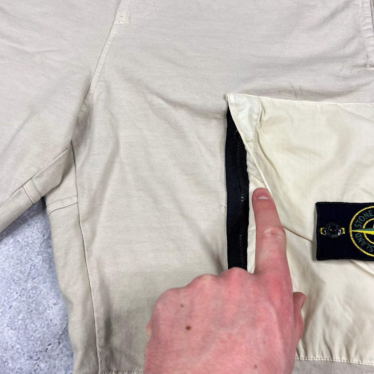Stone Island Beige Mussola Jogger Shorts Medium 30-32”